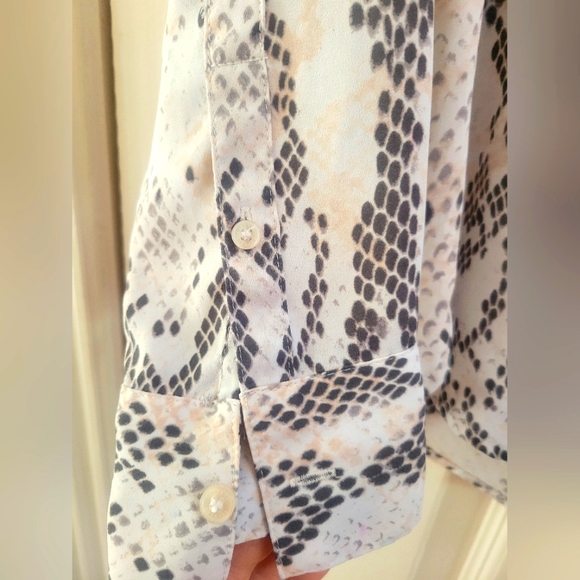 Express Portofino, Snake skin pattern, button up, Blouse sz XS/TP - Picture 5 of 7